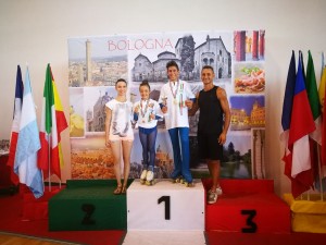 i-campioni-italiani-kevin-e-matilde-con-gli-allenatori-ivan-e-laura